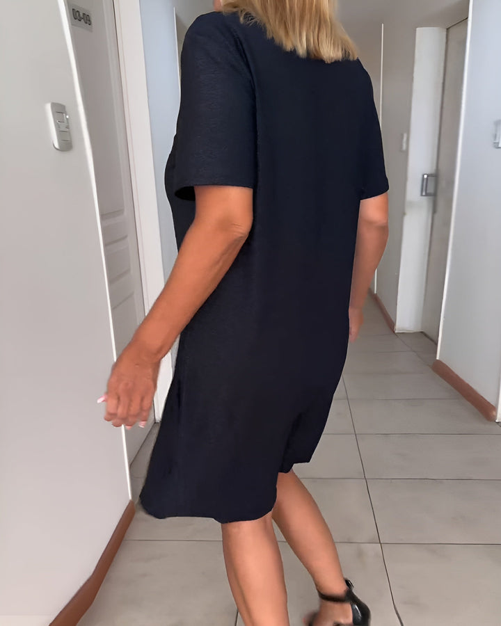 Helora™ | Elegant V-hals kjole med rynker