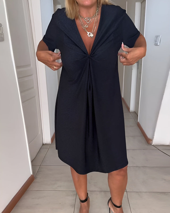 Helora™ | Elegant V-hals kjole med rynker