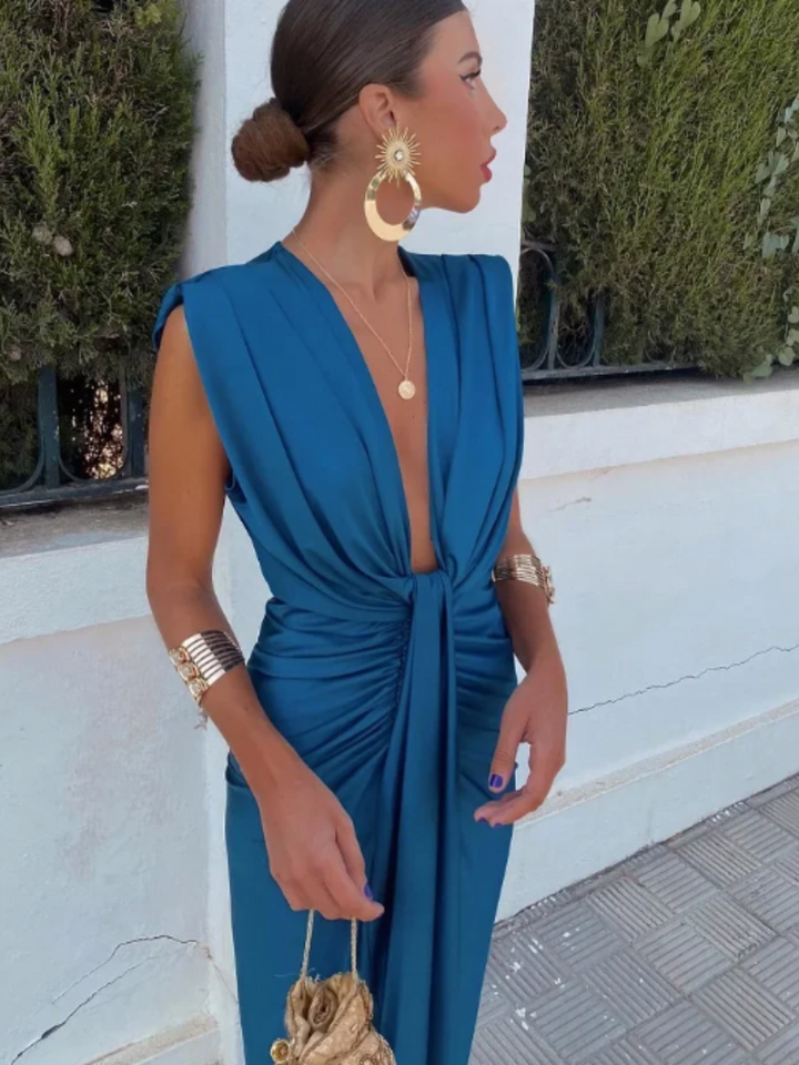 Alinéa™ | Elegant kjole med lav udskæring