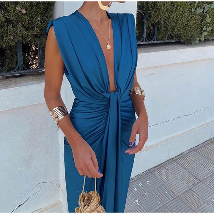 Alinéa™ | Elegant kjole med lav udskæring