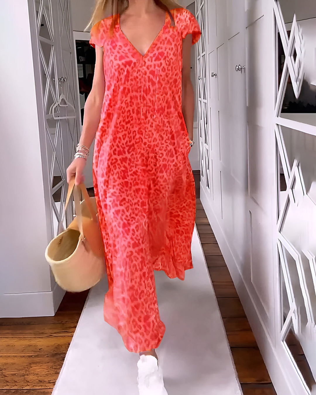 Junelle™ | Lang kjole med V-hals og korte ærmer, print